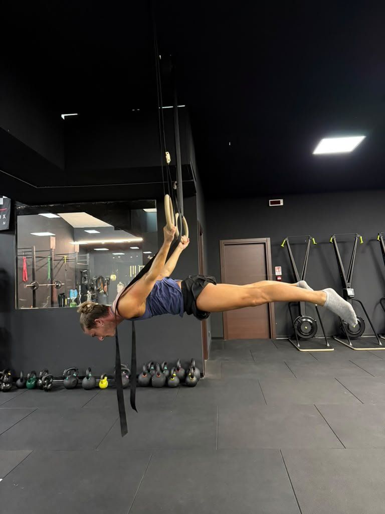 Front lever agli anelli nel corso Calisthenics